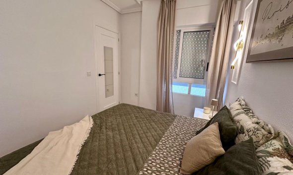 Resale - Apartment - Torrevieja - Estacion de autobuses
