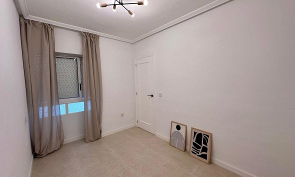 Resale - Apartment - Torrevieja - Estacion de autobuses