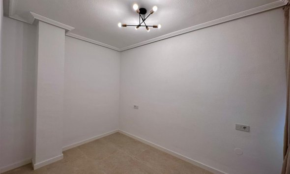 Resale - Apartment - Torrevieja - Estacion de autobuses