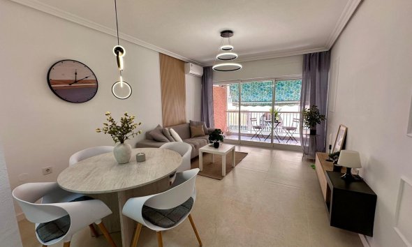 Resale - Apartment - Torrevieja - Estacion de autobuses