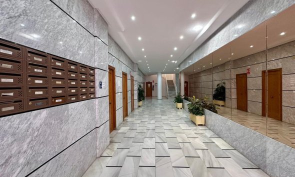 Resale - Apartment - Torrevieja - Estacion de autobuses