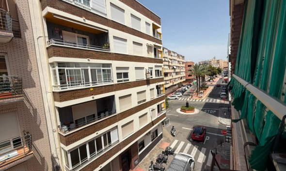 Reventa - Apartamento / Dúplex - Torrevieja