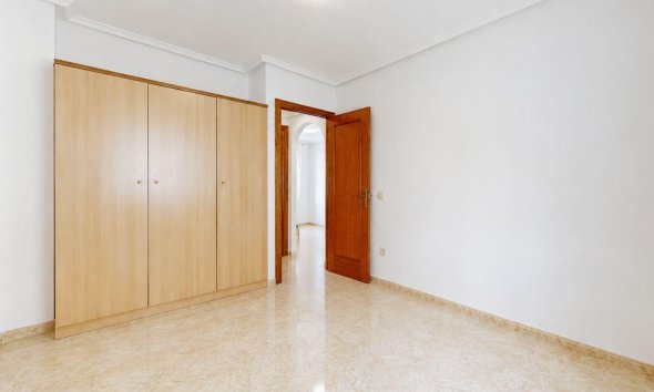 Resale - Apartment - Torrevieja - Centro