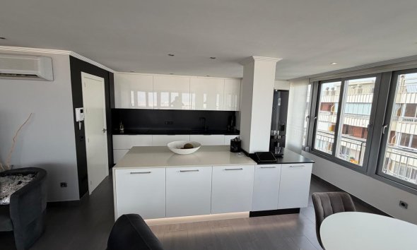 Resale - Apartment - Torrevieja - Acequion