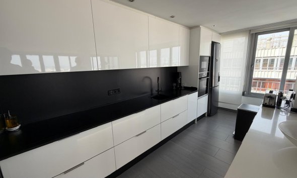 Resale - Apartment - Torrevieja - Acequion