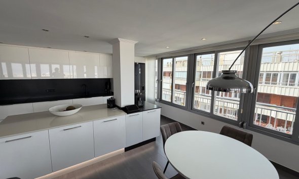 Resale - Apartment - Torrevieja - Acequion