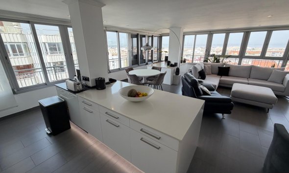 Resale - Apartment - Torrevieja - Acequion