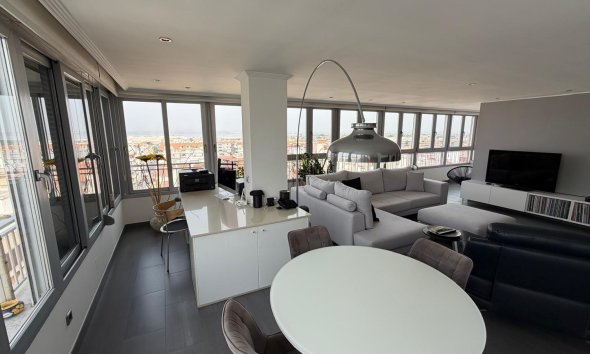 Resale - Apartment - Torrevieja - Acequion