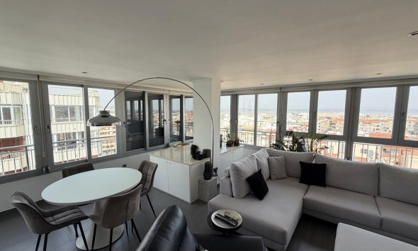 Resale - Apartment - Torrevieja - Acequion