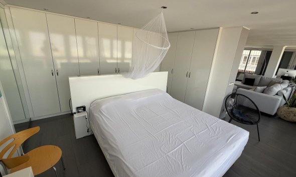Resale - Apartment - Torrevieja - Acequion