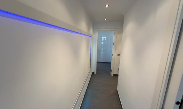 Resale - Apartment - Torrevieja - Acequion