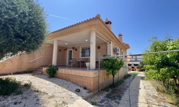 Resale - Villa - Torrevieja - Aguas Nuevas