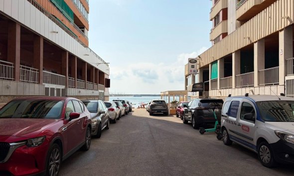 Resale - Apartment - Torrevieja - Acequion