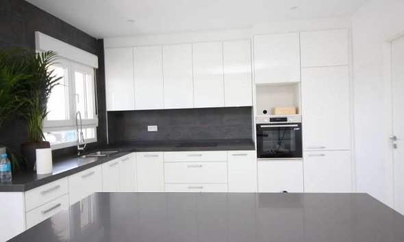 Obra nueva - Villa / Casa - Pinoso