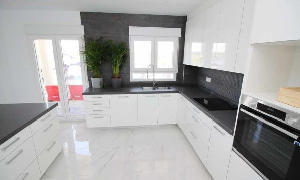 Obra nueva - Villa / Casa - Pinoso
