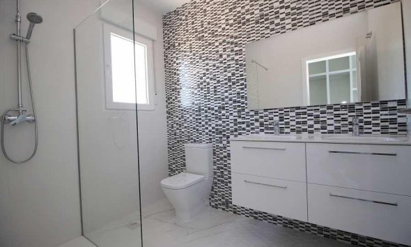 Obra nueva - Villa / Casa - Pinoso