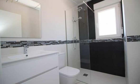Obra nueva - Villa / Casa - Pinoso