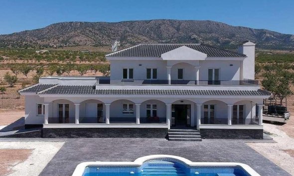Obra nueva - Villa / Casa - Pinoso