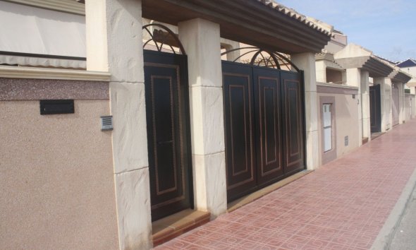 Obra nueva - Adosado - Torrevieja