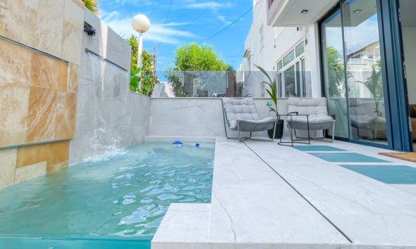 Resale - Terraced house / Townhouse - Torrevieja - Nueva Torrevieja