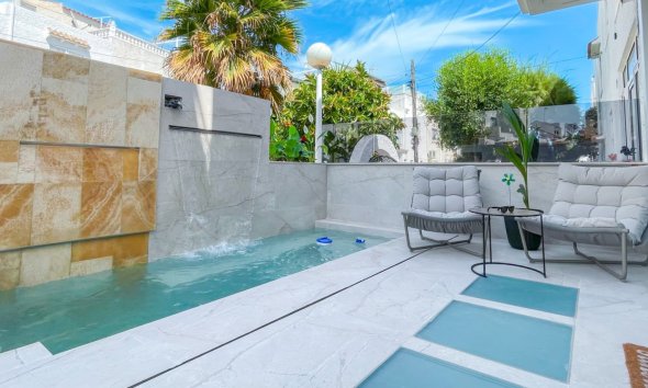 Resale - Terraced house / Townhouse - Torrevieja - Nueva Torrevieja