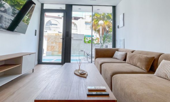 Resale - Terraced house / Townhouse - Torrevieja - Nueva Torrevieja