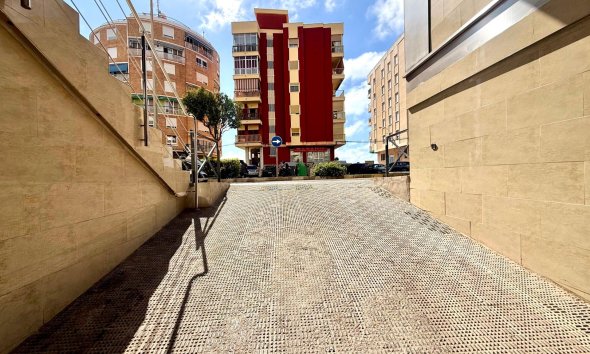 Resale - Apartment - Torrevieja - Acequion
