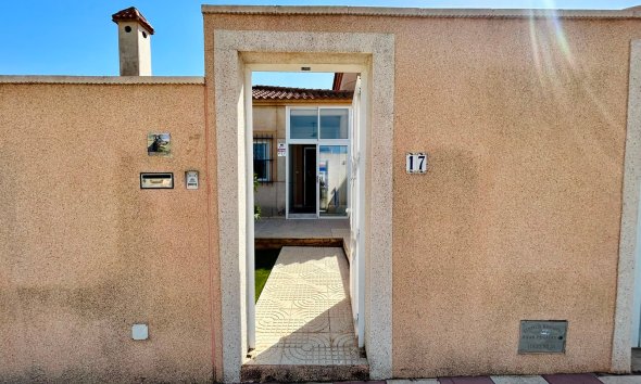 Resale - - VILLA - Torrevieja - Urbanización San Luis