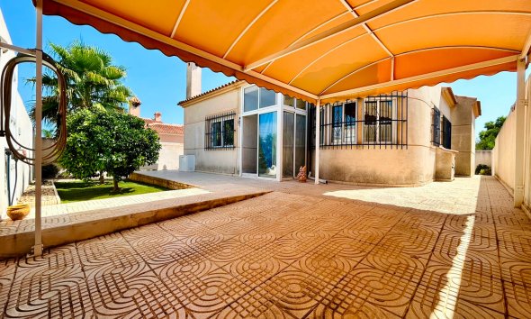 Resale - - VILLA - Torrevieja - Urbanización San Luis