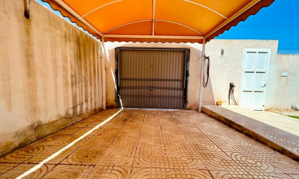 Resale - - VILLA - Torrevieja - Urbanización San Luis