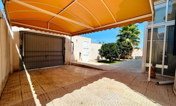 Resale - - VILLA - Torrevieja - Urbanización San Luis