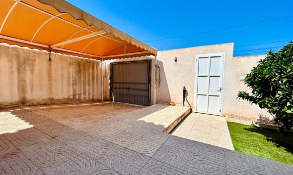 Resale - - VILLA - Torrevieja - Urbanización San Luis
