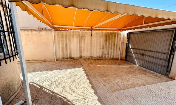 Resale - - VILLA - Torrevieja - Urbanización San Luis