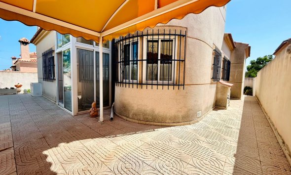 Resale - - VILLA - Torrevieja - Urbanización San Luis