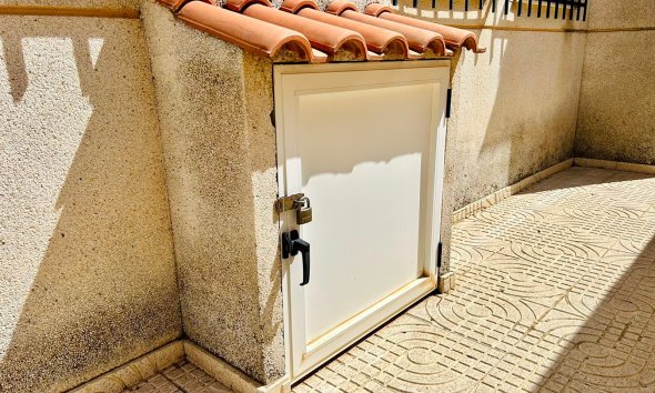Resale - - VILLA - Torrevieja - Urbanización San Luis