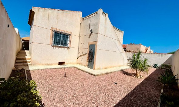 Resale - - VILLA - Torrevieja - Urbanización San Luis