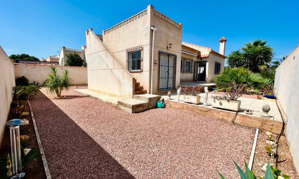 Resale - - VILLA - Torrevieja - Urbanización San Luis