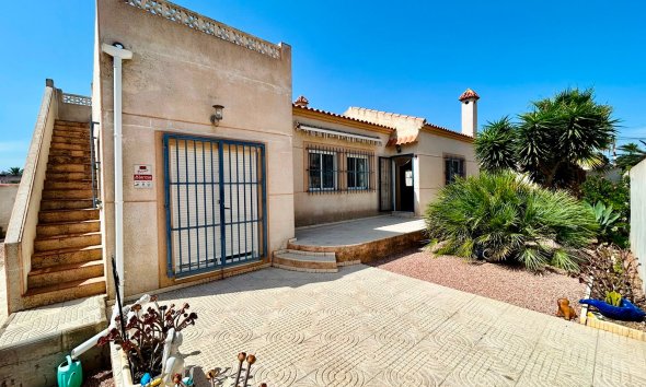Resale - - VILLA - Torrevieja - Urbanización San Luis
