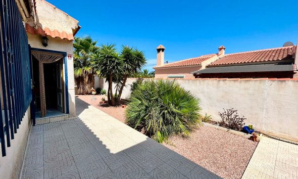 Resale - - VILLA - Torrevieja - Urbanización San Luis
