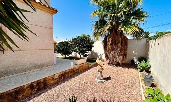 Resale - - VILLA - Torrevieja - Urbanización San Luis