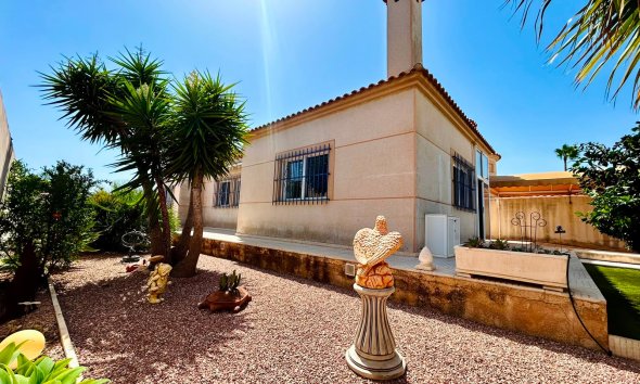 Resale - - VILLA - Torrevieja - Urbanización San Luis