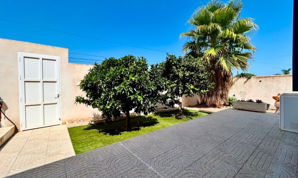 Resale - - VILLA - Torrevieja - Urbanización San Luis