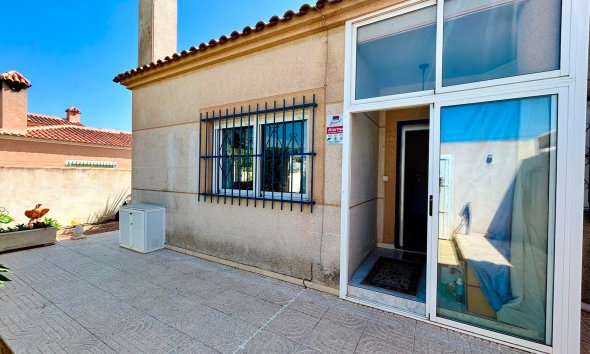 Resale - - VILLA - Torrevieja - Urbanización San Luis