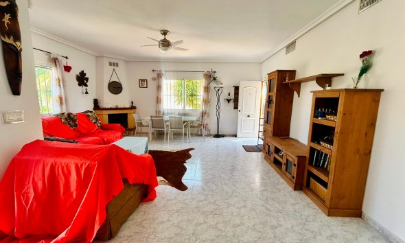 Resale - - VILLA - Torrevieja - Urbanización San Luis