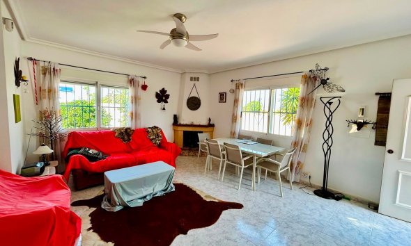 Resale - - VILLA - Torrevieja - Urbanización San Luis