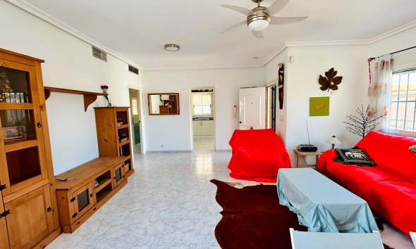 Resale - - VILLA - Torrevieja - Urbanización San Luis