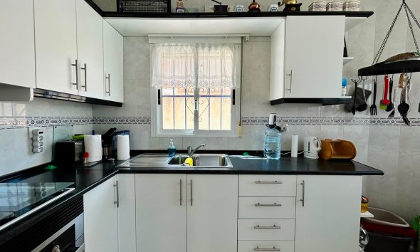 Resale - - VILLA - Torrevieja - Urbanización San Luis