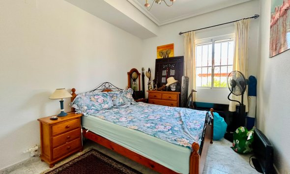 Resale - - VILLA - Torrevieja - Urbanización San Luis