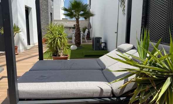 Resale - Villa / House - Vistabella Golf