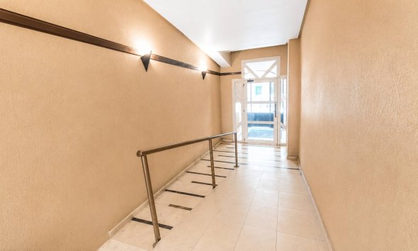 Reventa - Apartamento / Dúplex - Torrevieja